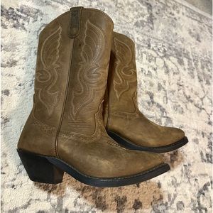 Women’s brown leather Shyanne Cowboy boots size 6.5